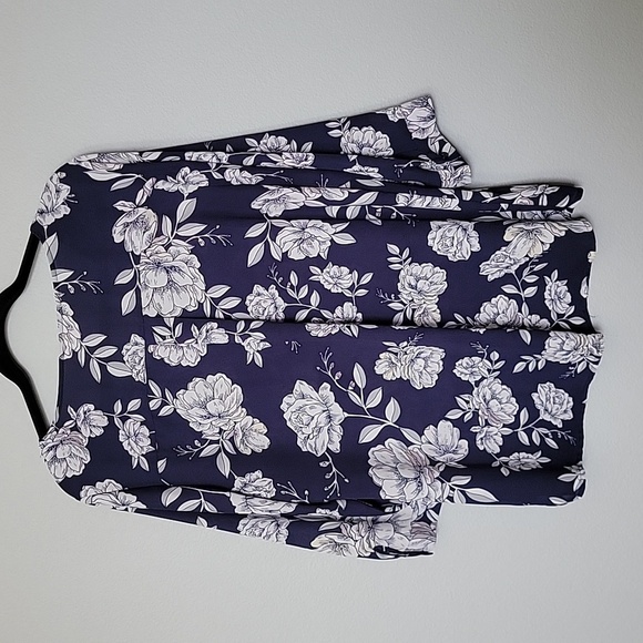 Maurices size 0X blue floral blouse - Picture 7 of 7